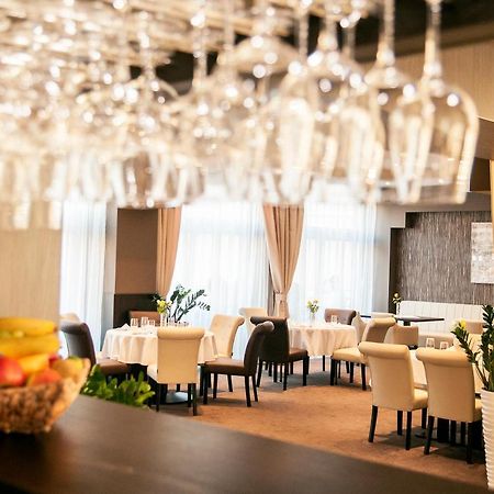 Azul Hotel & Restaurant Partizánske Zewnętrze zdjęcie